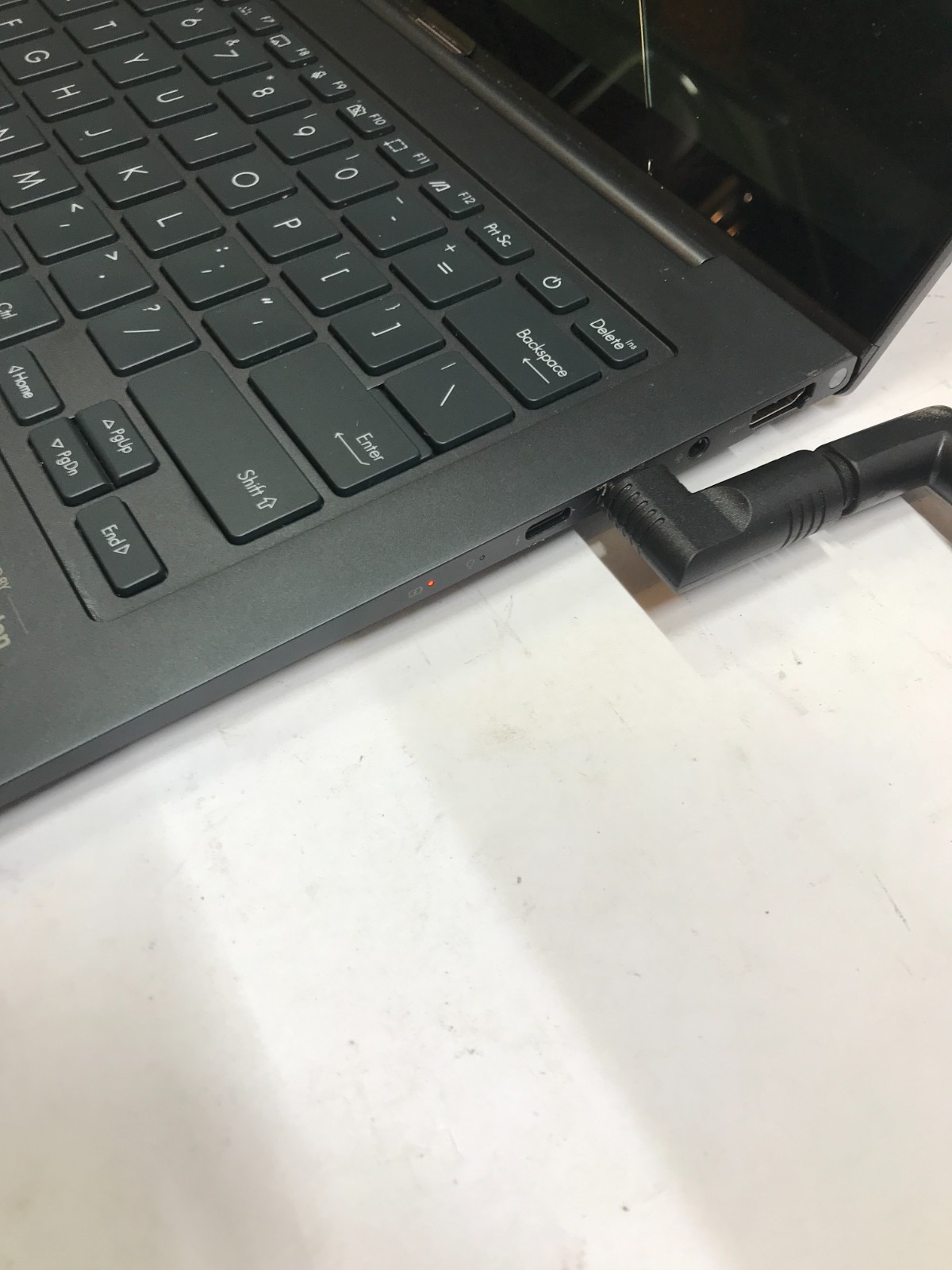 Asus Zenbook 14X Oled Q410V 14″ Intel EVO i7 8GB RAM NO SSD/OS For Parts READ