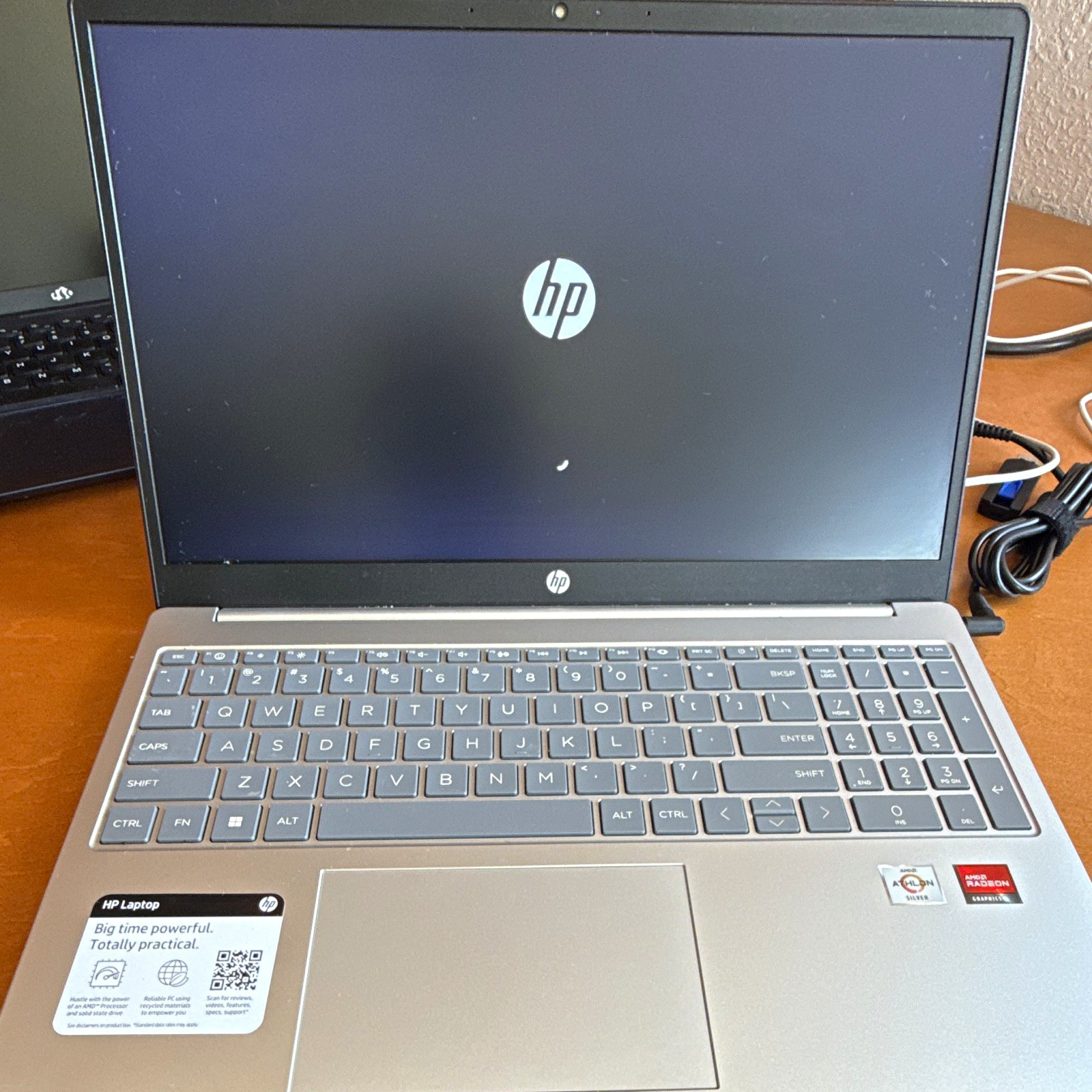 HP Laptop 15-fc0185nr 15.6″ FHD Ryzen 5 8GB 256GB SSD Win 11 Silver windows lock
