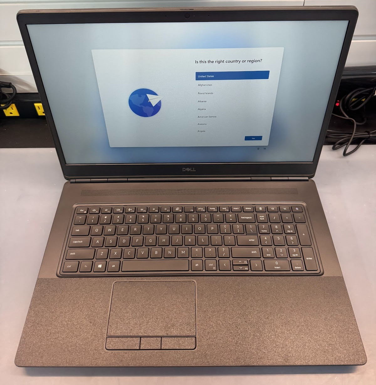 Dell Precision 7760 17″ INTEL CORE i7-11850H 512GB SSD 32GB RAM A3000 WIN11 READ