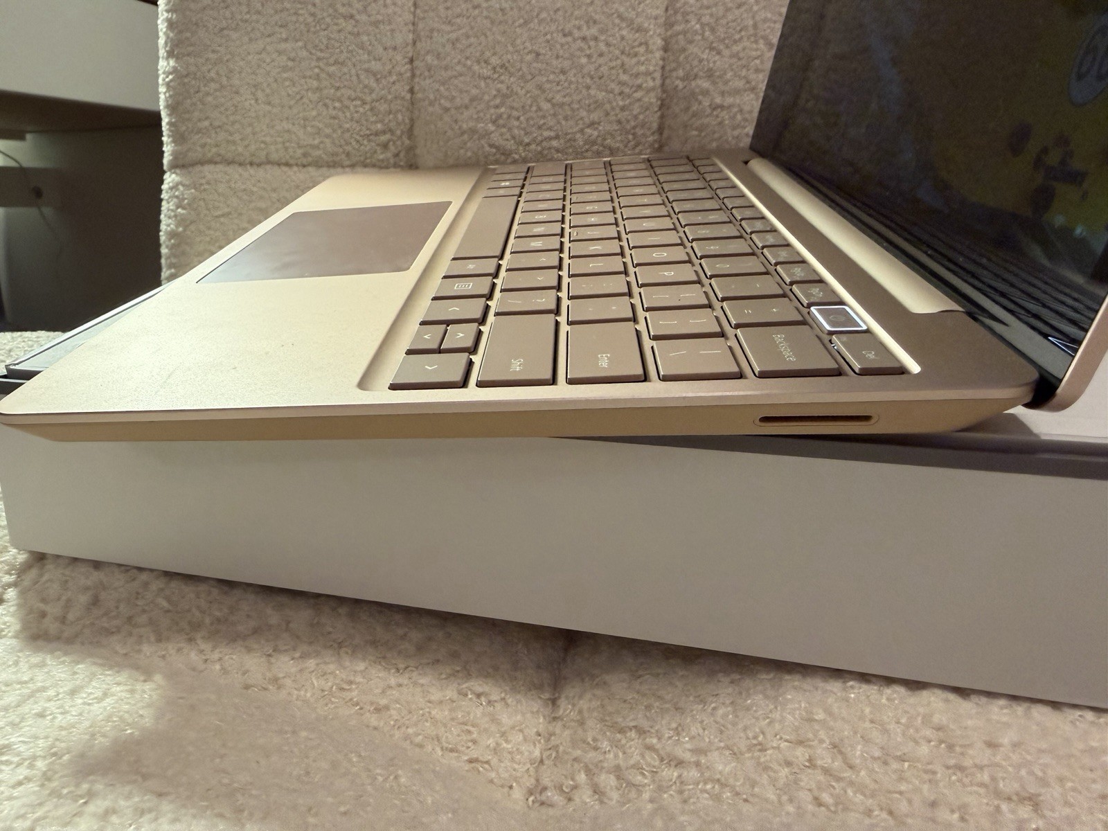 Microsoft Surface Laptop Go 12.4″ i5 8GB Windows- Sandstone