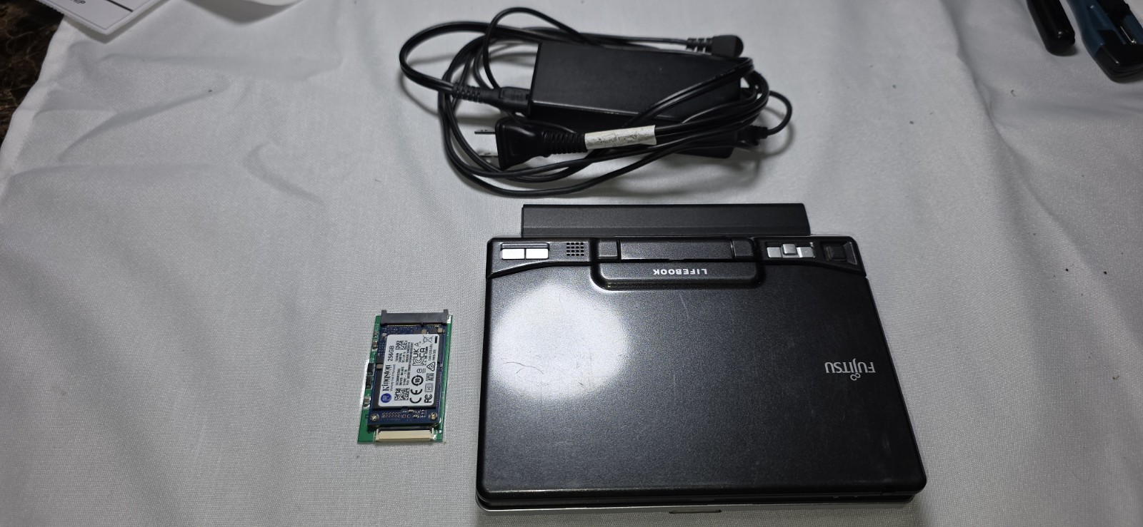 Fujitsu Life Book U810 Mini Laptop