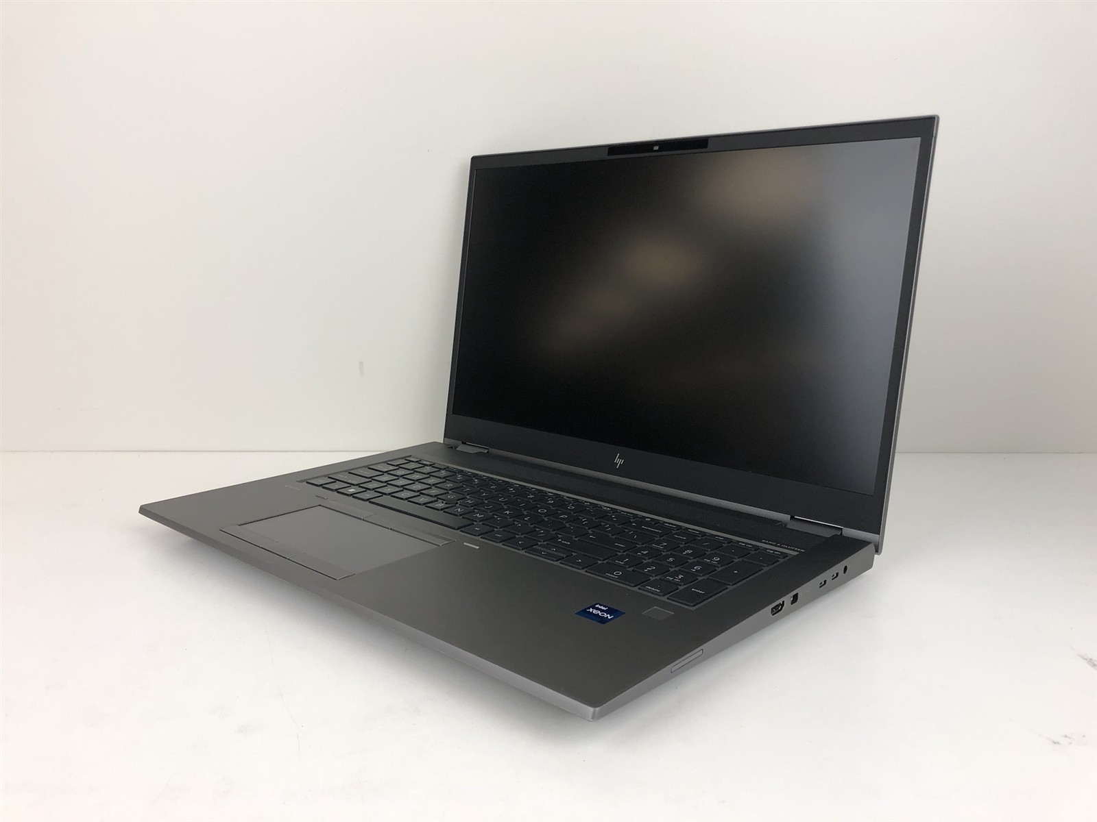 HP ZBook Fury 17 G8: Intel Xeon W-11955M 2.6GHz – 64GB – 2TB – RTX A5000 Mobile