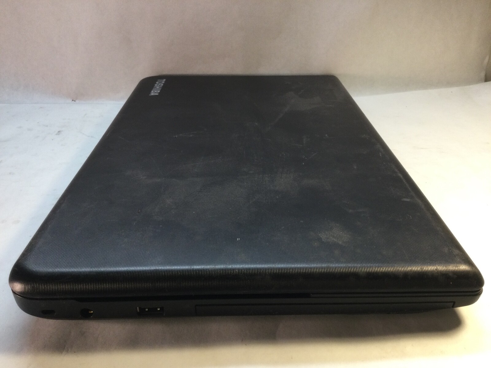 Toshiba Satellite C55 15″ Laptop Intel Core i3-4005U-BAD DISPLAY -MZ
