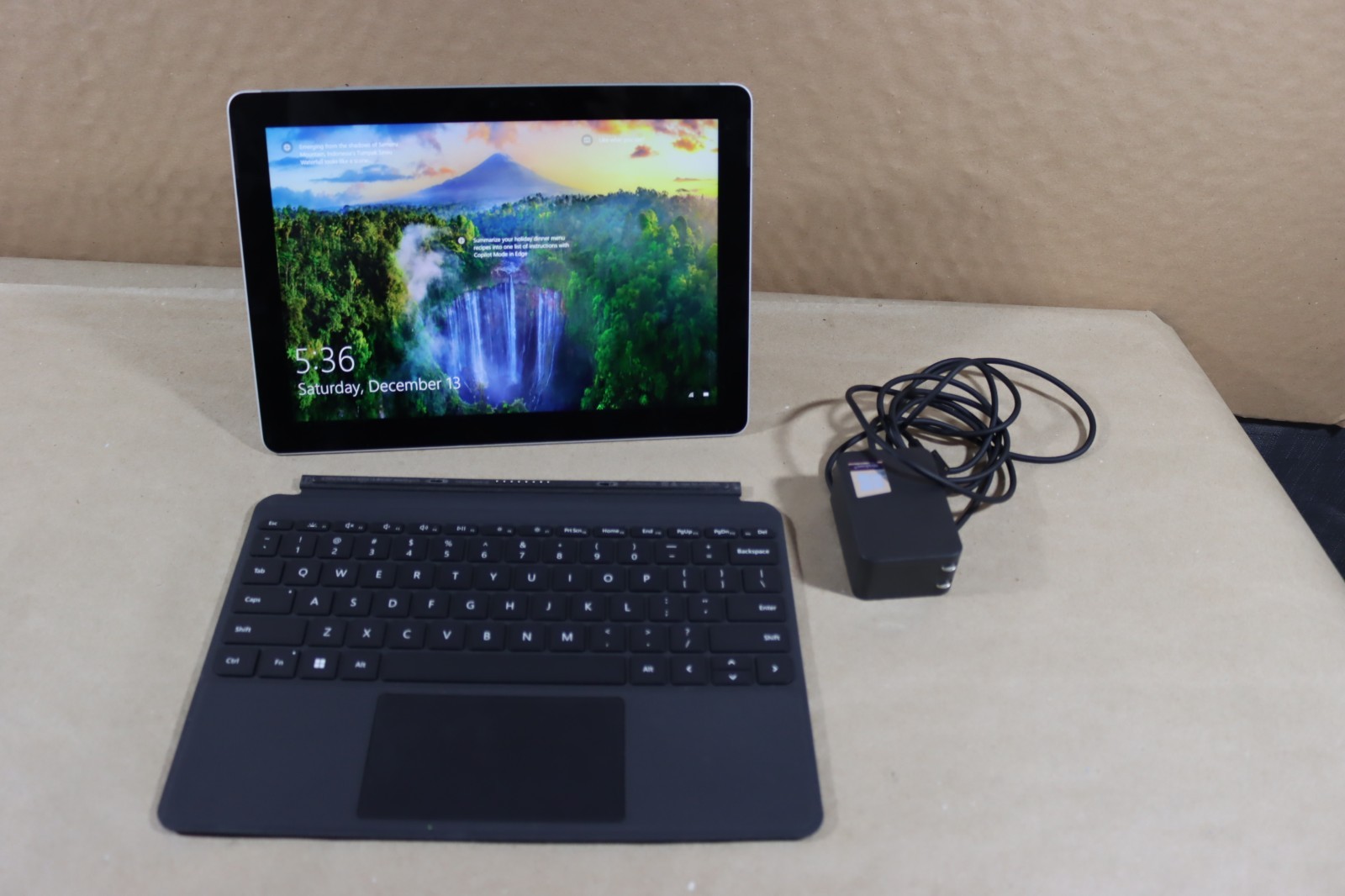 Microsoft Surface Go LTE 1825 10.5″ 8GB RAM 128GB SSD Cellular + Wifi