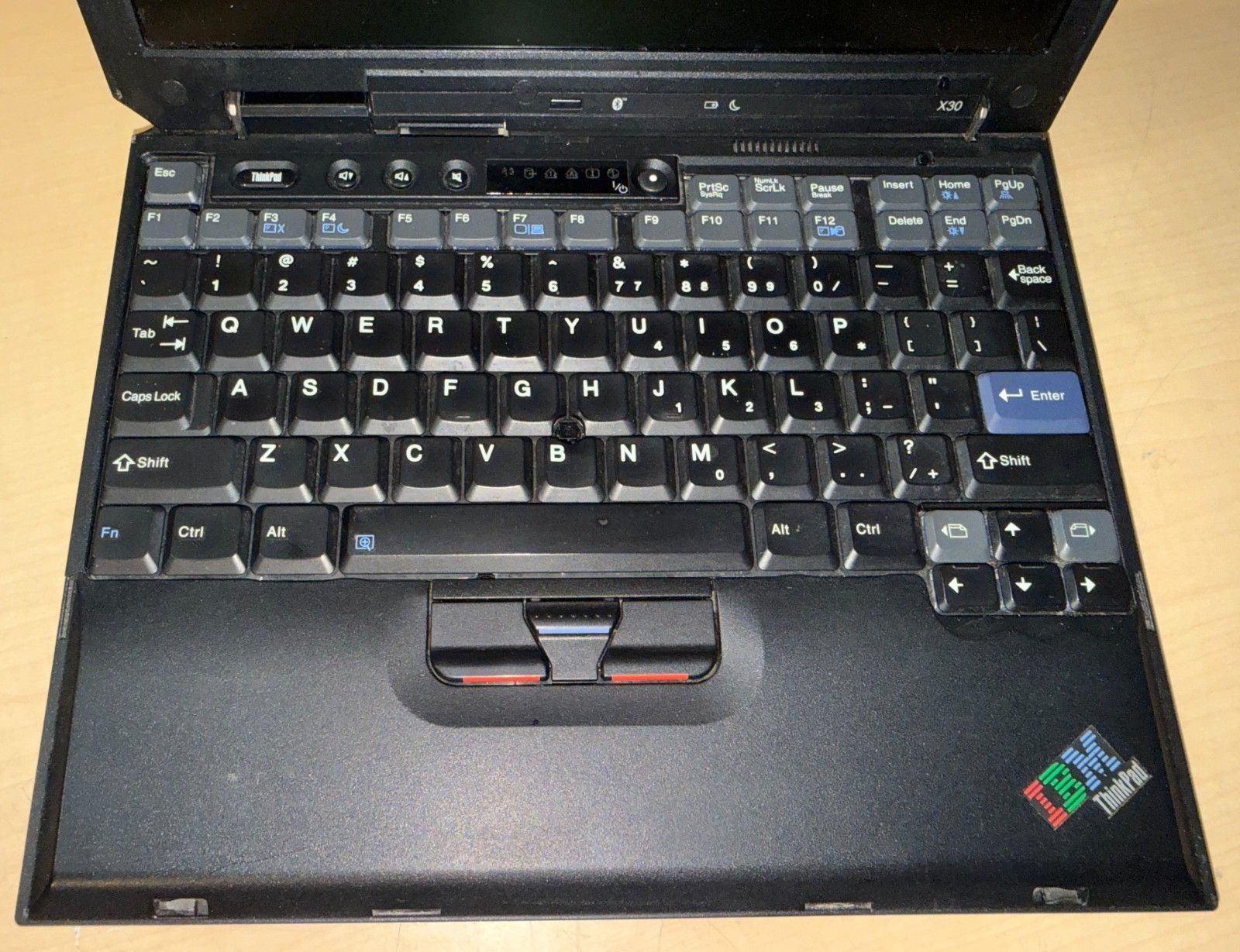 IBM ThinkPad T30 Type 2672 Laptop with Docking Station and Power Adapter KL
