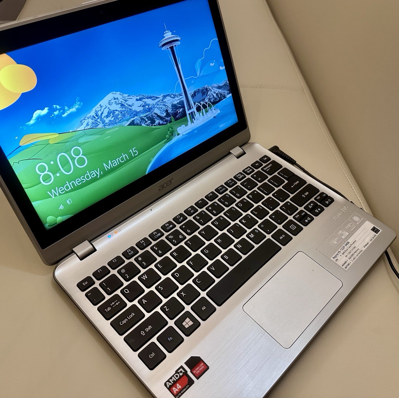 Acer Aspire V5-122P-0864 Ultrabook AMD A4-1250 4GB 500GB 11.6″ silver,No battery