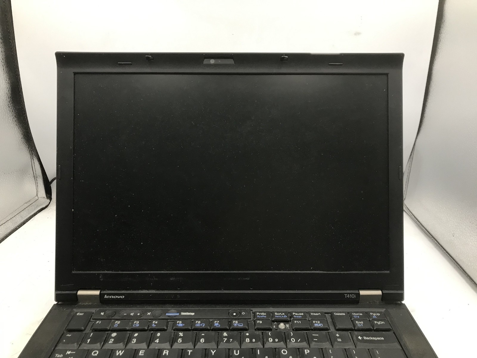 LENOVO THINKPAD T410i – FOR PARTS/NO POWER – INTEL I3 1ST GEN – NO RAM -READ-BB
