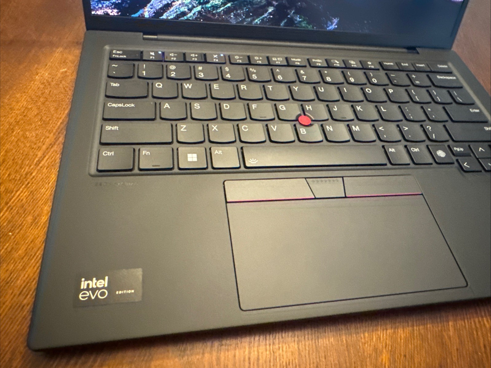 Lenovo Thinkpad X1 Carbon Gen 12 14″ 1920×1200 Ultra 7 155U 16GB 2TB SSD