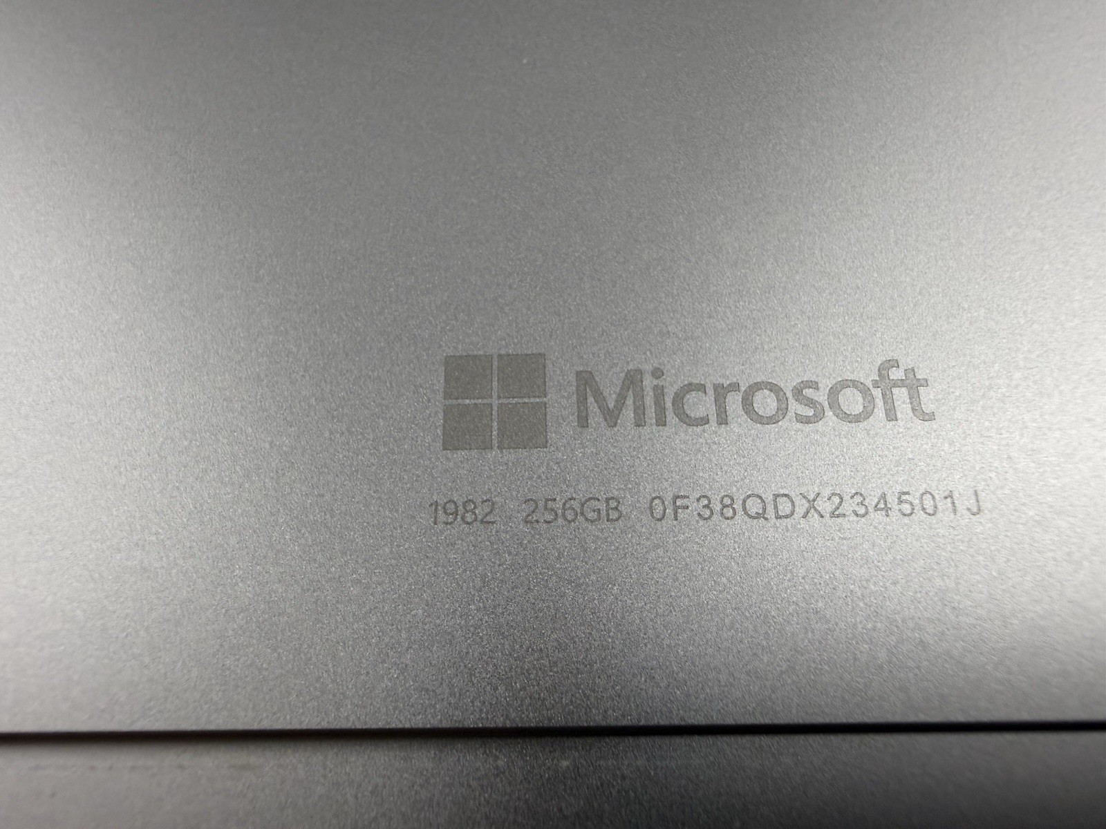 Microsoft Surface Pro 8 (1982) i5-1145G7 – 16GB RAM – 256GB 120Hz – Win 11 Pro