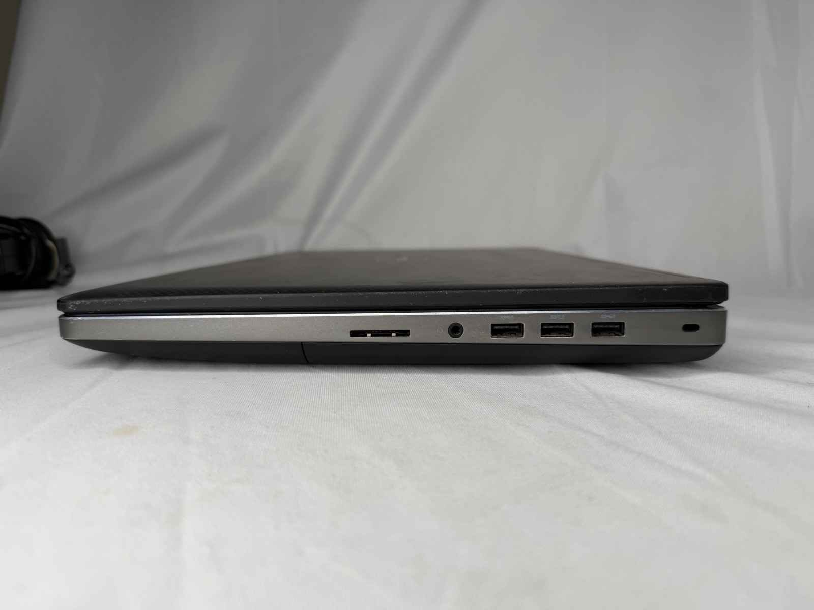 Dell Precision 7720 17” i7-6920HQ 16GB RAM 256GB NVMe SSD Radeon M5100 Win11Pro