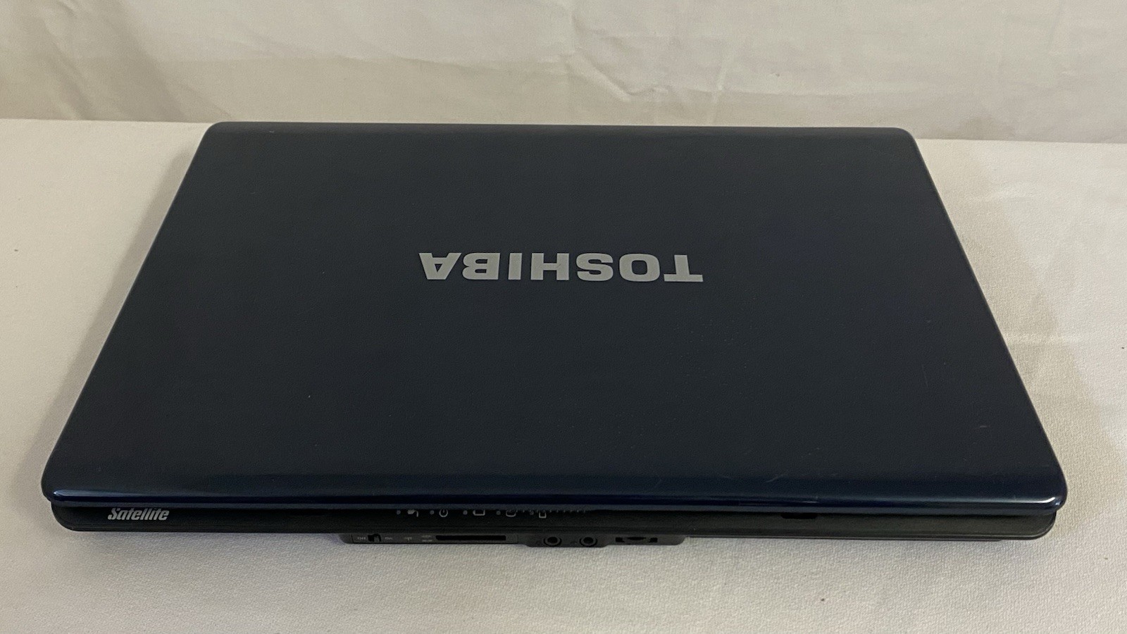 Toshiba Satellite L305D-S5934 AMD Turion X2 RM-70 2GHz 1 GB NO CHARGER. Works!