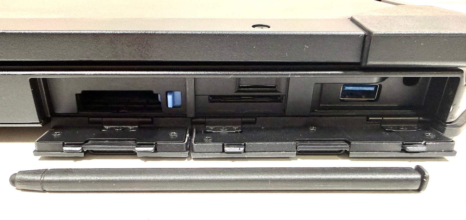 Dell Latitude 5420 Rugged 14″ Touch 1.9GHz Core i7-8650U 32GB RAM NO SSD or OS