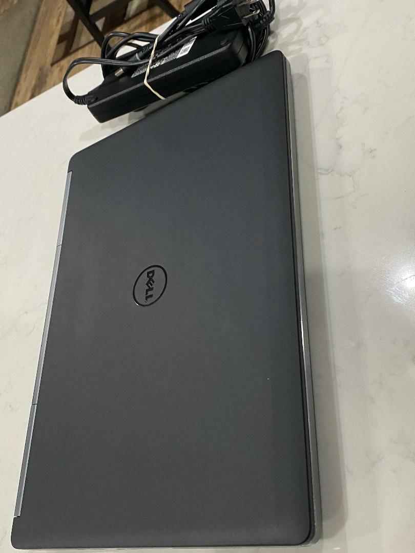 DELL Precision 7710 i7-6820HQ Intel Quad Core 16GBDDR4 2.7GHz 512GBSSD Win Pro
