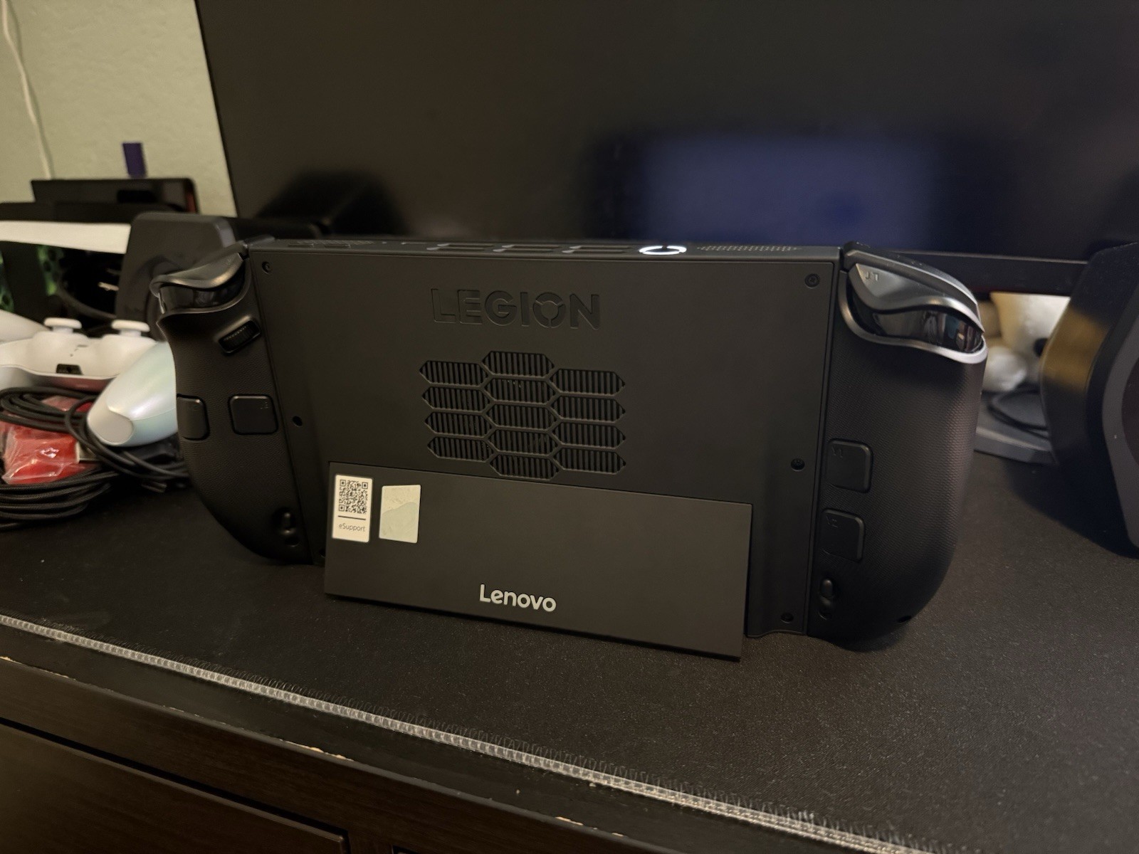 Lenovo Legion Go 2 Handheld 8.8″ OLED AMD Ryzen Z2 32Gb- Bundle w/ Box & Extras