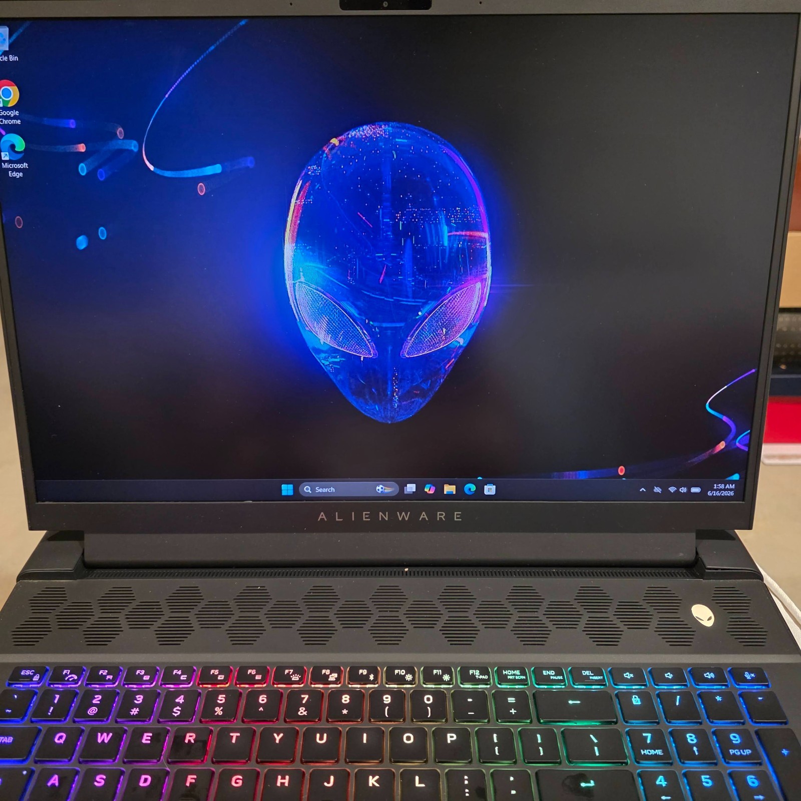 Alienware M18 R1 18″ 480Hz FHD+ RYZEN 9 7945HX 32GB 1TB SSD RX 7900M 16G DDR6