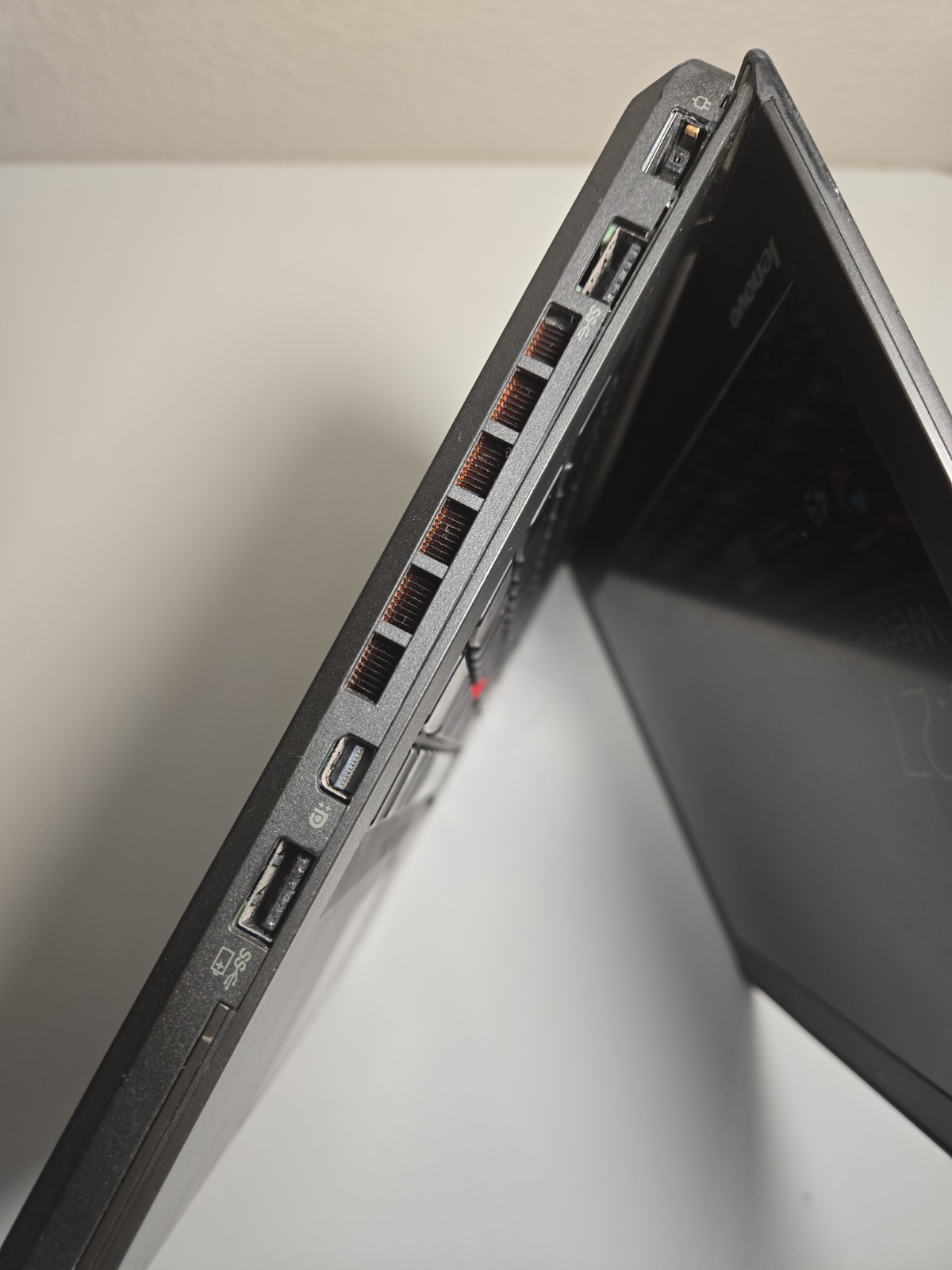 Lenovo 14″/i5-5300u/8Gb/ssd 250Gb/Camera/ Battery Works WELL NO AC #32