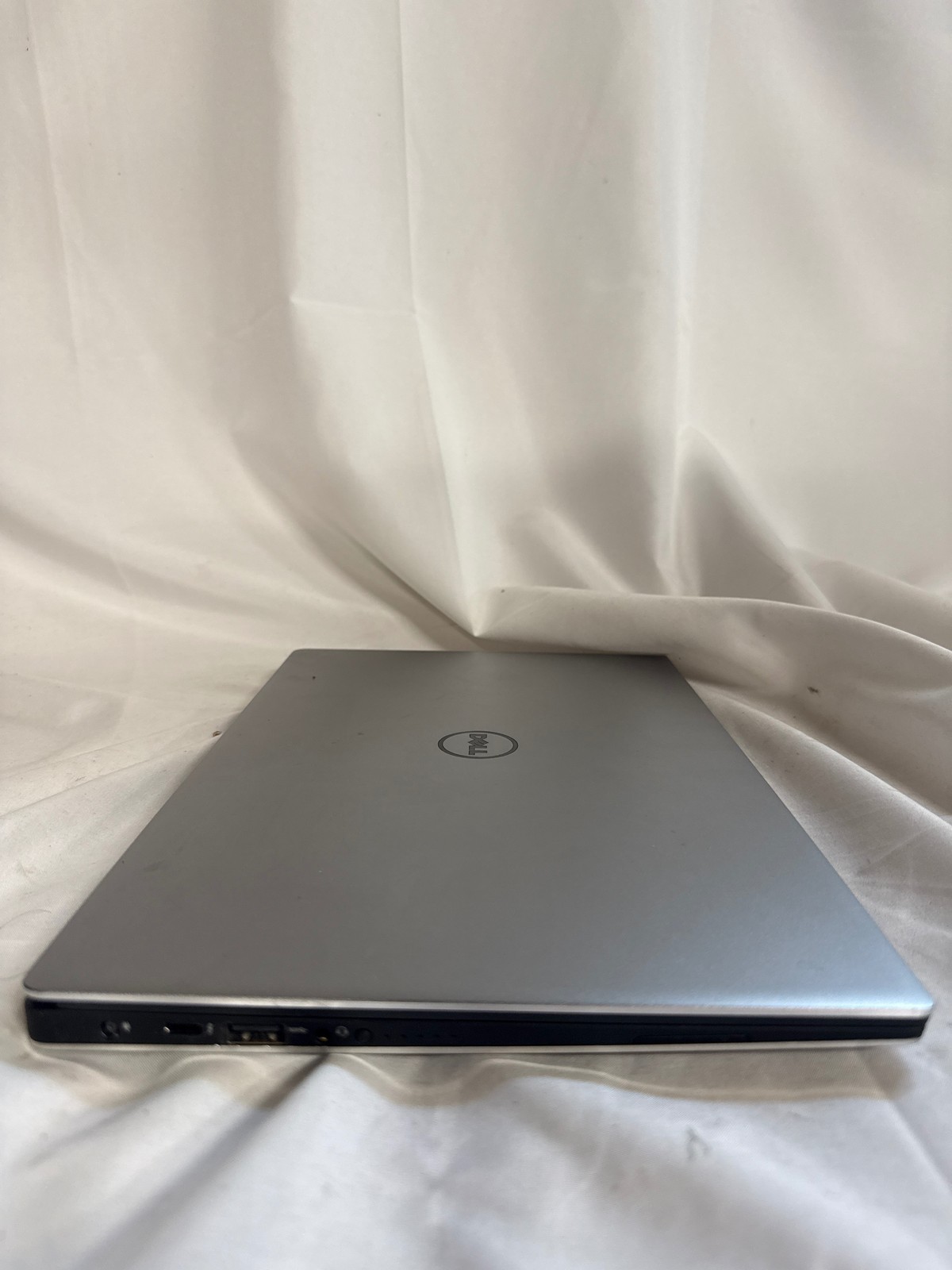 Dell XPS 13 9350 Intel Core i5-6200U 8 GB No Drive 13.3″