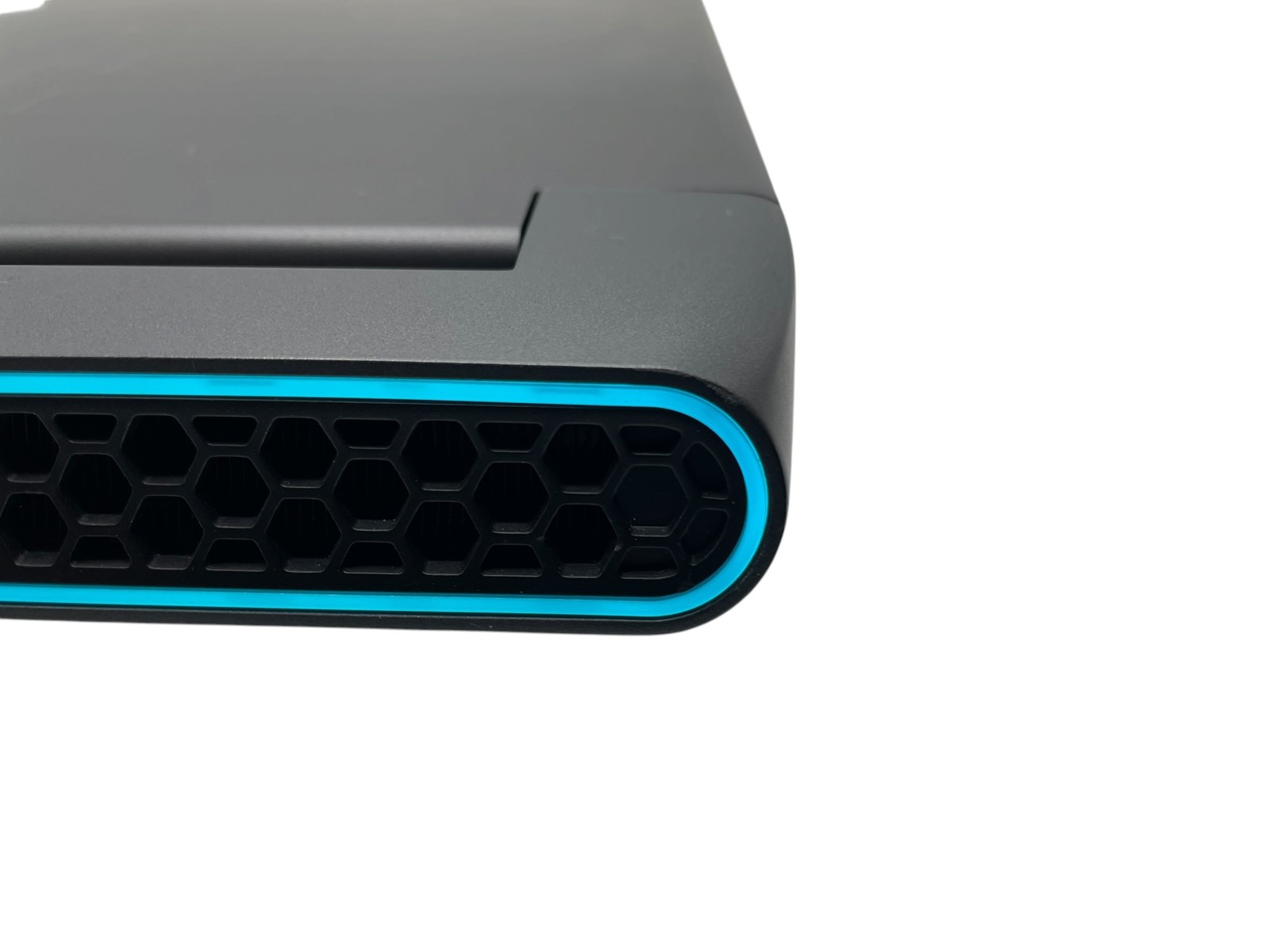 Alienware M15 R7 15″ – I7 2.3GHz – 32GB RAM- 4TB SSD – Grade D