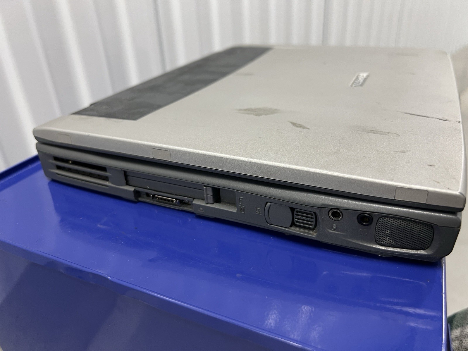 Toshiba Tecra 8100 14.1″ Pentium III Laptop – For Parts Untested