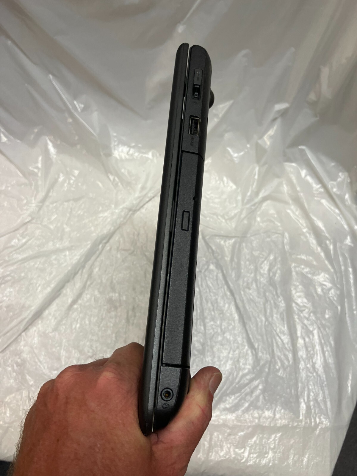 Lenovo ThinkPad E560 15″ Intel Core i5-6200U 2GB RAM NO HD FOR PARTS