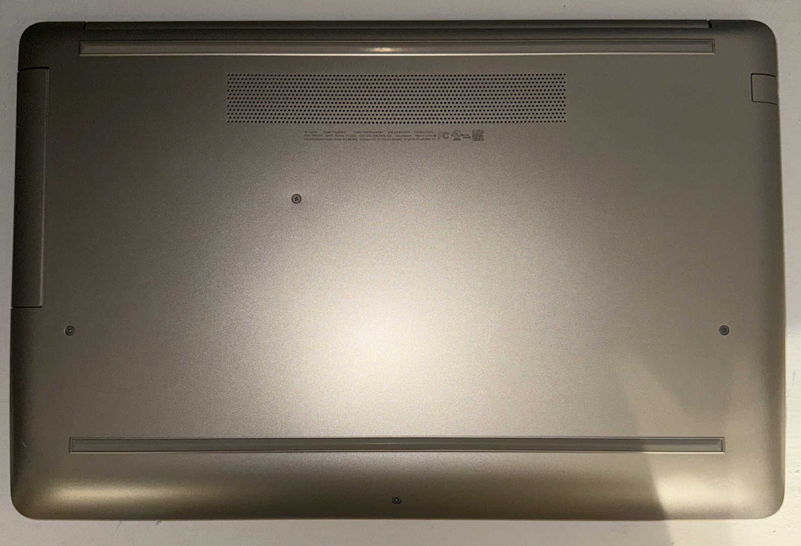 HP (17-BY0063CL) Intel i7-8550u 1.8GHz – 1TB SSD – 8GB RAM – Laptop(Touchscreen)