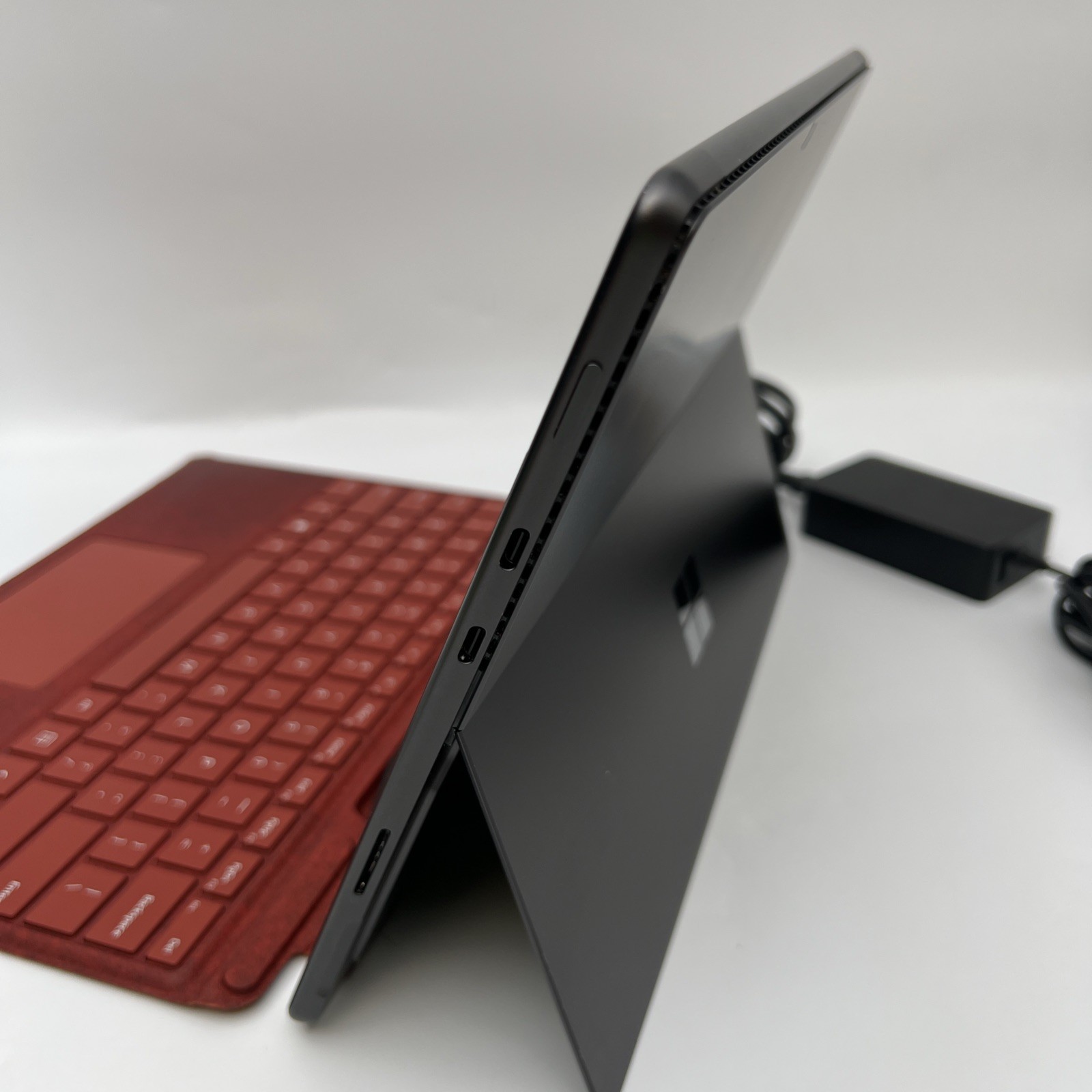 Microsoft Surface Pro 8 1982 i7-1185G7 16GB RAM 256GB SSD W11H – Red – USED