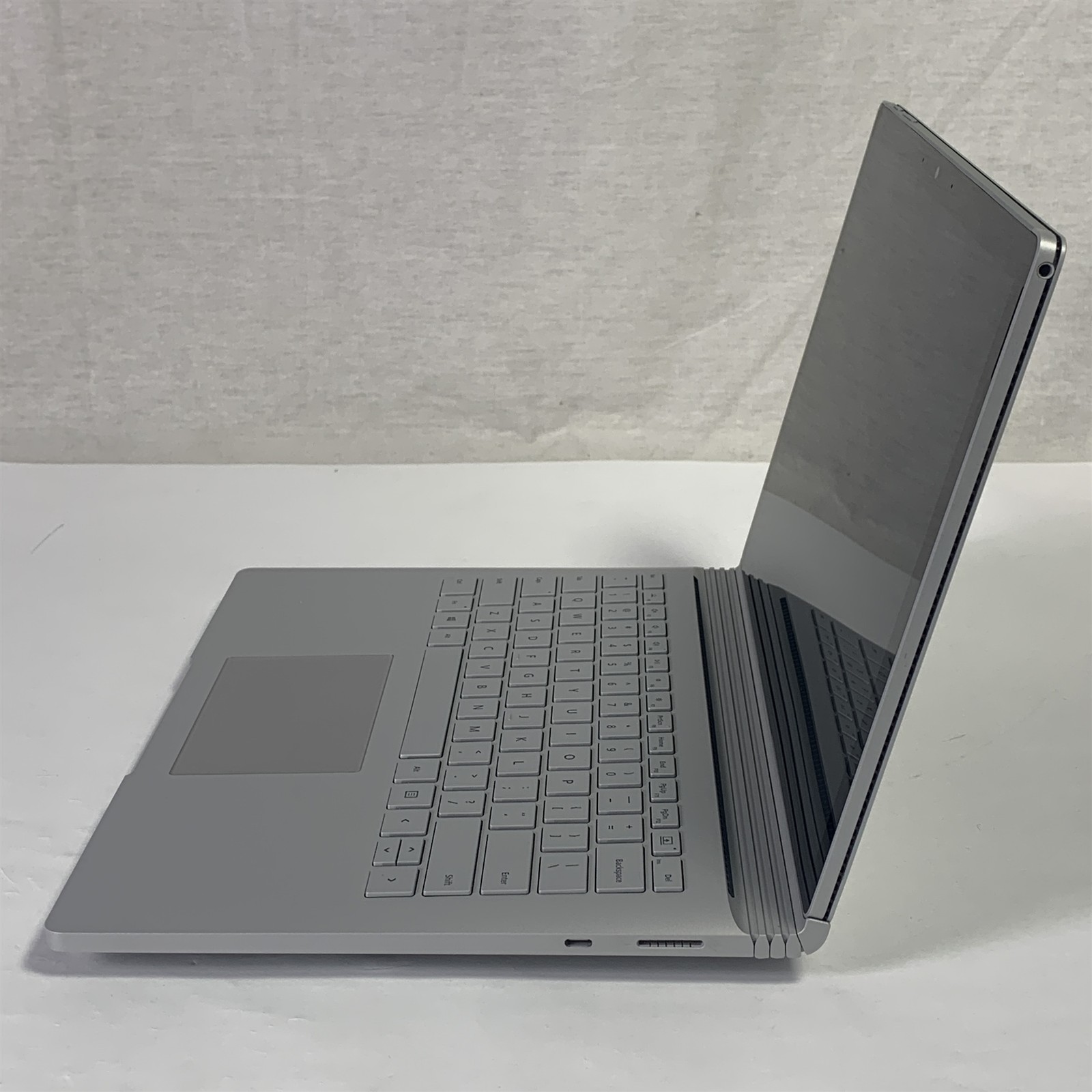 Microsoft Surface Book 3 1900 13.5″ i7-1065G7 1.3GHz 16GB 256GB NVMe SSD – Win11