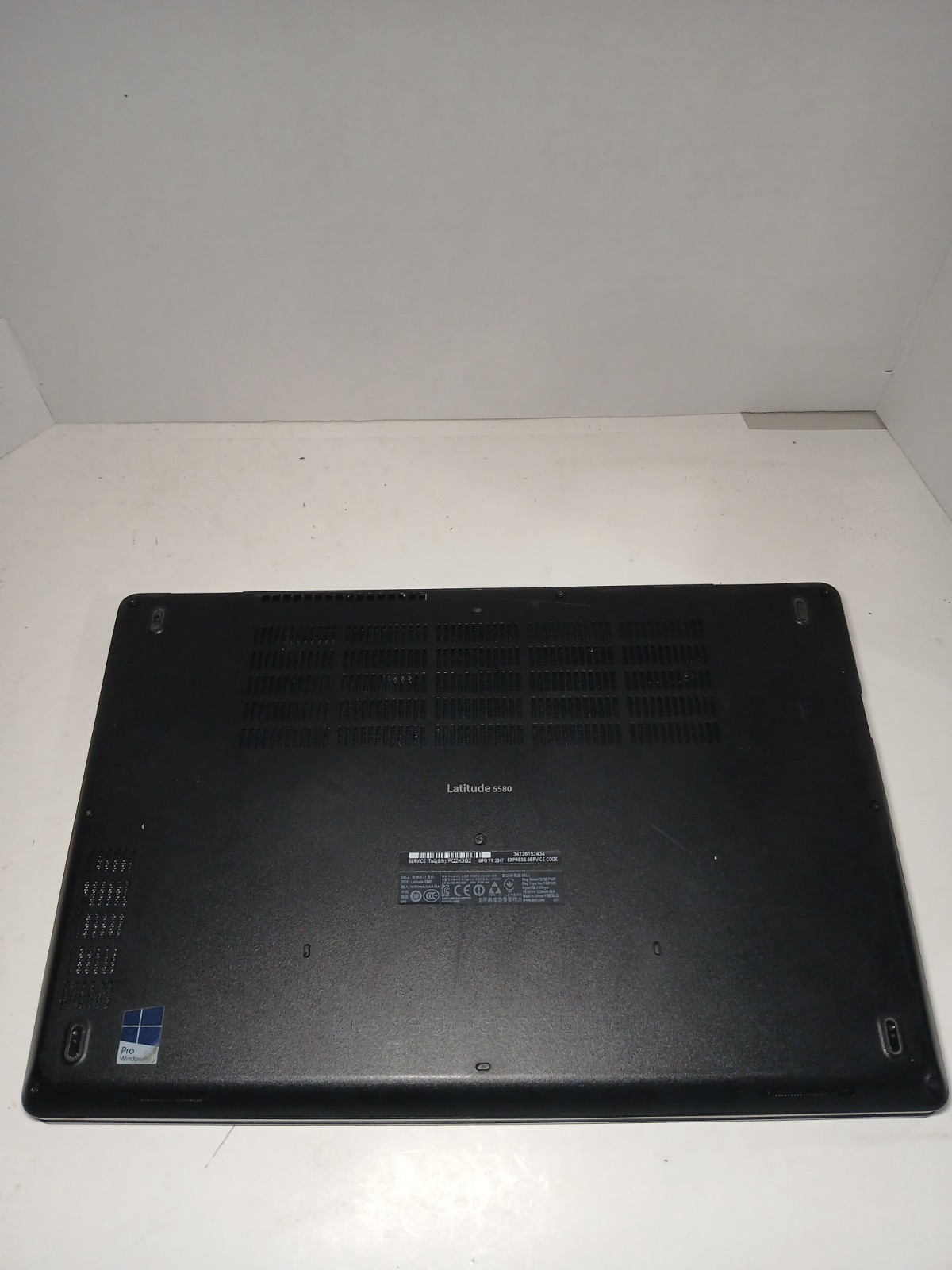 Dell Latitude 5580 15.6″ i5-7th gen Laptop NO RAM/SSD/HDD. BAD LCD #97