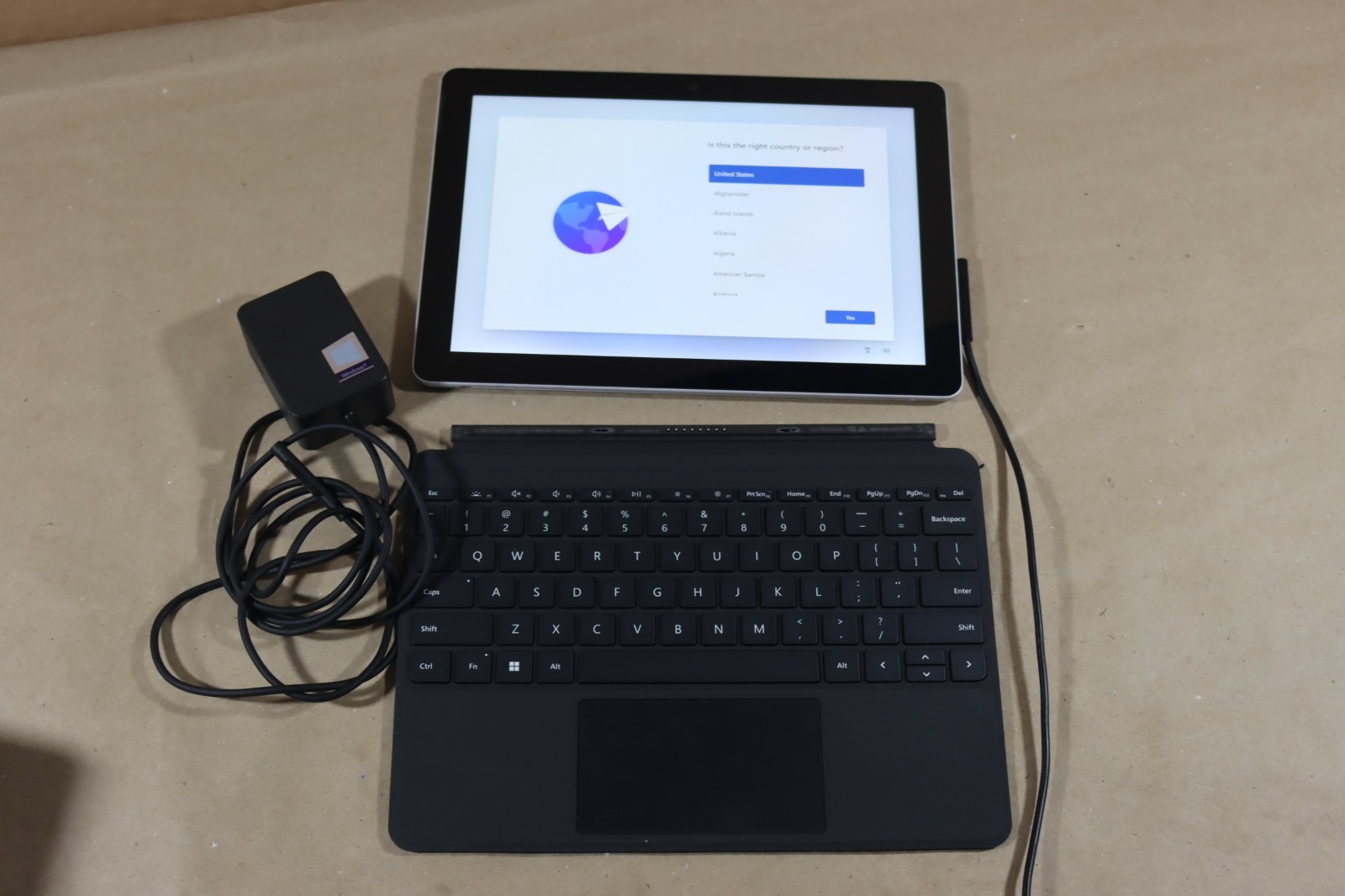 Microsoft Surface Go LTE 1825 10.5″ 8GB RAM 128GB SSD Cellular + Wifi