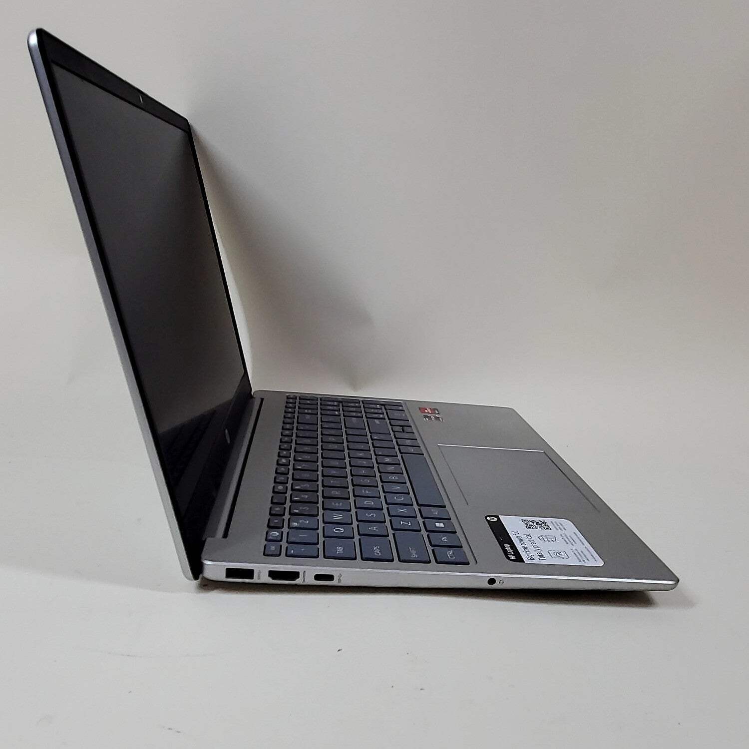 HP Pavilion 15-FC0077OD 15.6″ Ryzen 7 7730U 2.0GHz 16GB RAM 256GB SSD READ