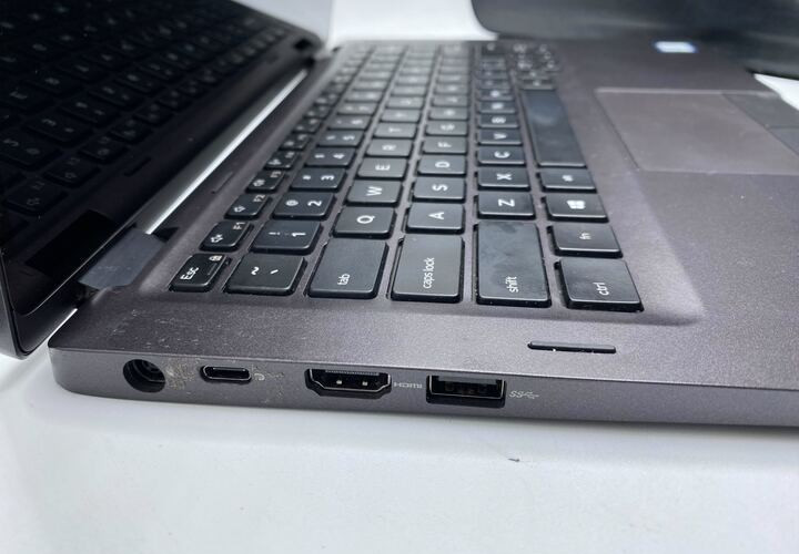 Dell Latitude 5300 2 in 1 13.3″ Intel Core i7-8665U 1.90.GHz 16GB RAM 512GB SSD