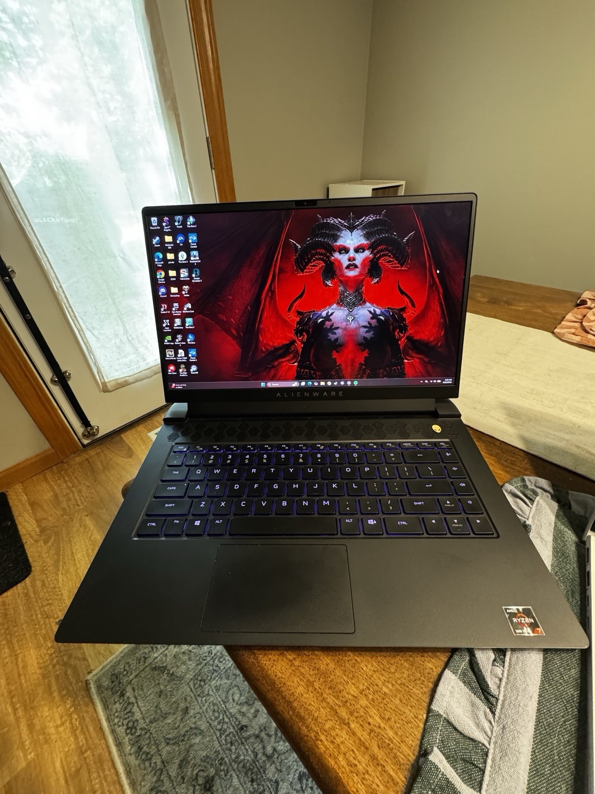 Alienware m15 R5 15.6″ Ryzen 7 5800H 32GB RTX 3050 Ti 1TB SSD Win11