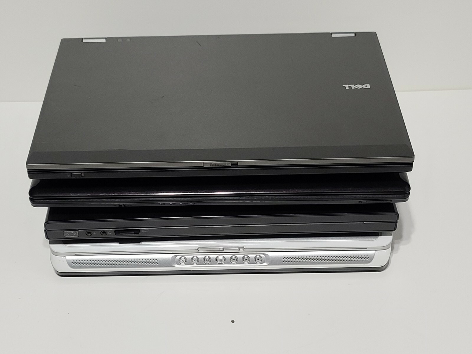 For Sale 1Lot Of 4Laptop Computers 1Dell Latitude E5510 i3 1dell Vostro 1510 1Le