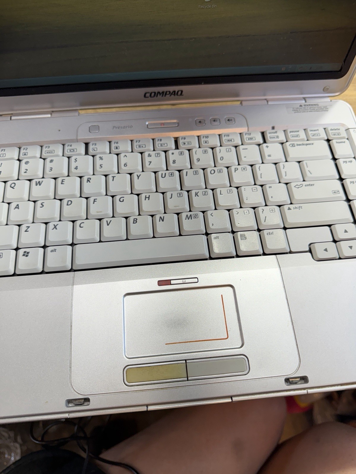 HP Compaq Compaq Presario 2000-pt165av 15.6in 320GB, 1.3GHz, 4GB Works