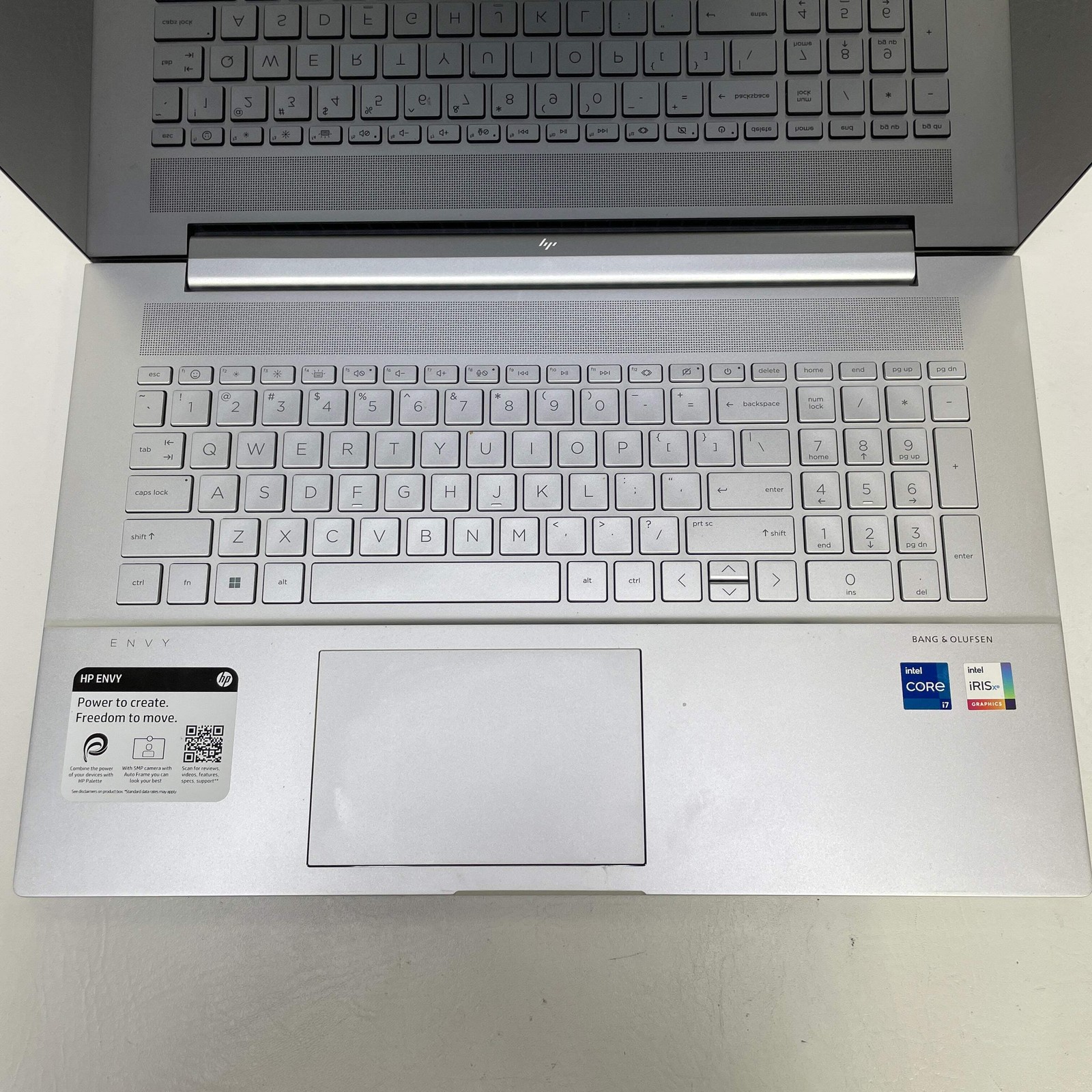 HP Envy 17-CR0013DX 17.3″ i7-1260P 2.1GHz 12GB RAM 512GB SSD