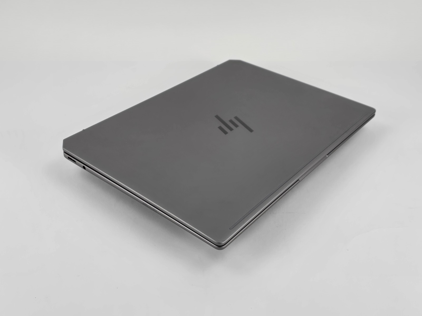HP OmniBook Ultra 14″ 2.2K Touch, AMD Ryzen AI 9 365, 32GB RAM, 1TB SSD – Good