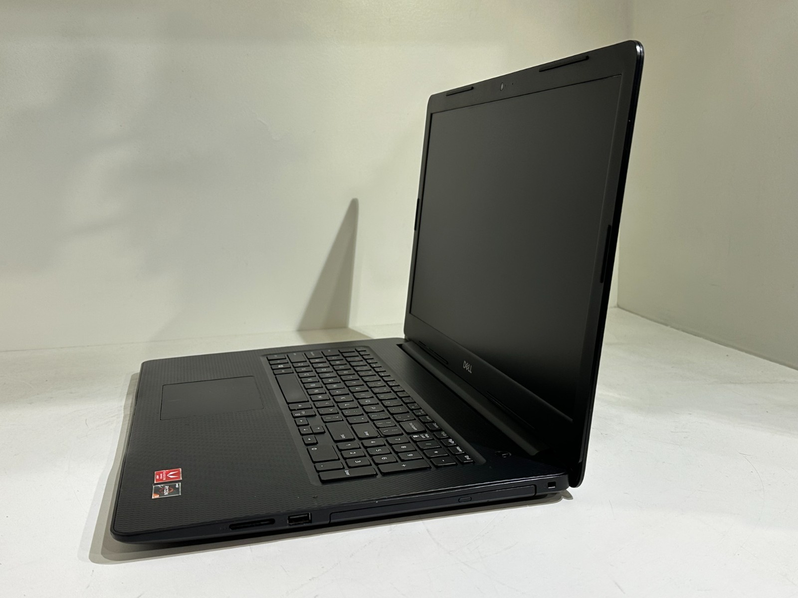 Dell Inspiron 17 3785 AMD RYZEN 3 2300U 2.00GHz 8GB RAM 128GB SSD Win 11 read