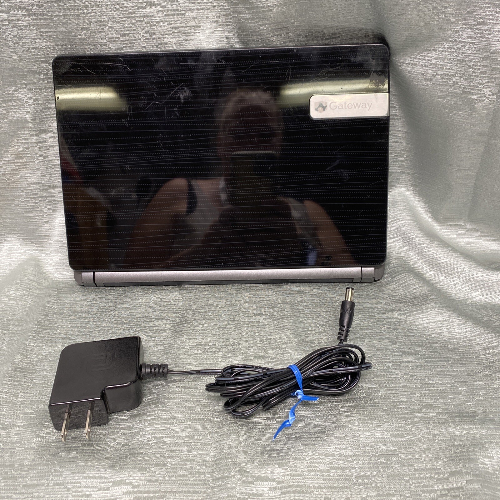 Gateway LT2104u Netbook NAV50 Intel Windows 7￼*((Needs Battery Or For Parts)) *
