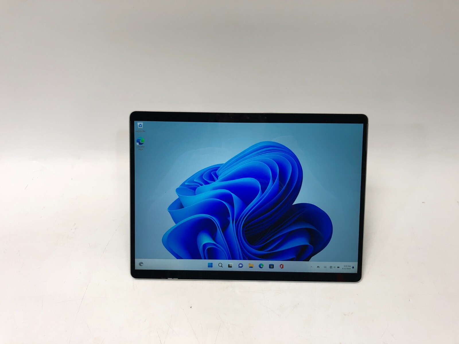 Microsoft Surface Pro X SQ2 Tablet 13-Inch 16 GB RAM 256 GB SSD LTE