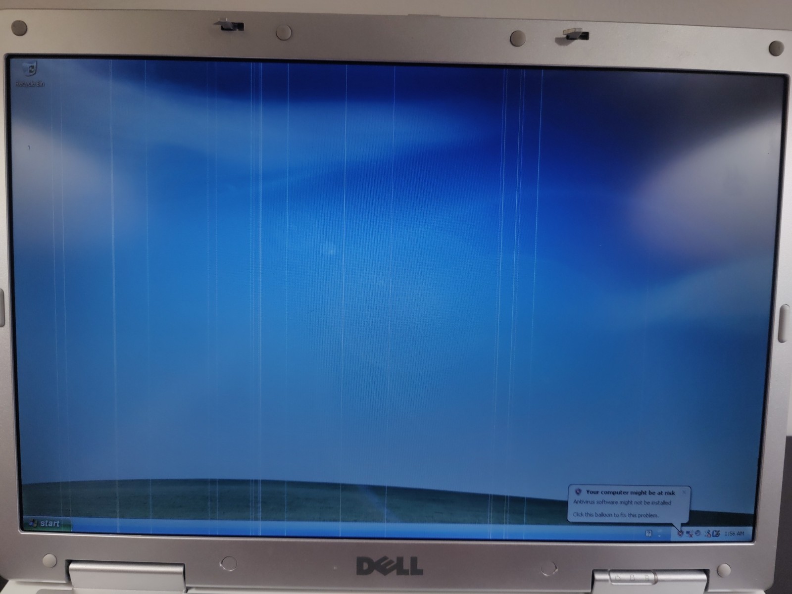 Dell Inspiron 9300 17″ Pentium M 740 ATI X300 1.25GB RAM 250GB HDD Read Desc.