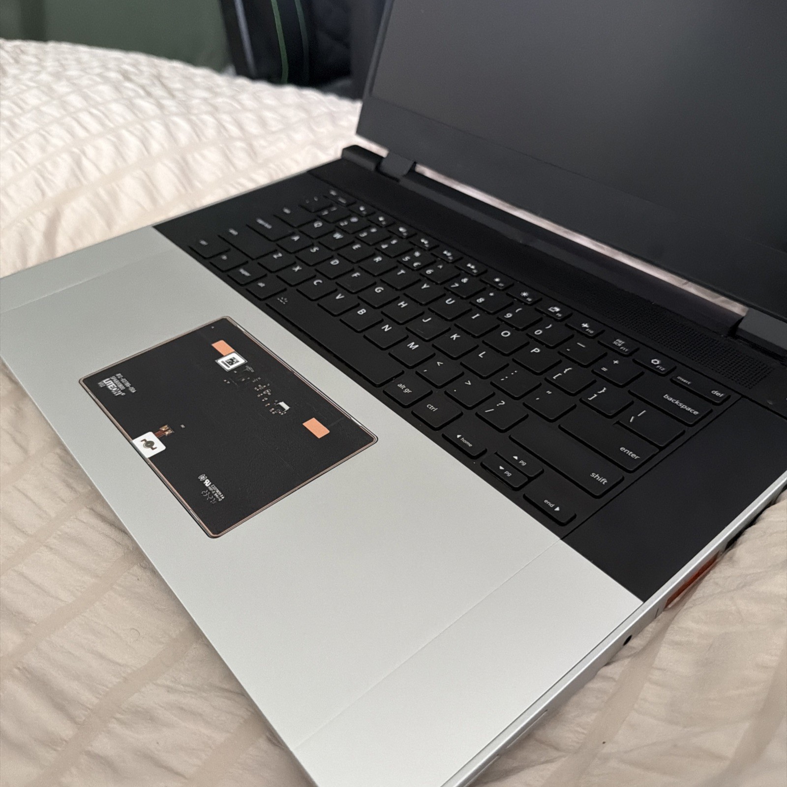 Framework 16 DIY 16-DIY 16″ Ryzen 7 7840HS 3.8GHz 32GB RAM 2TB NVME SSD