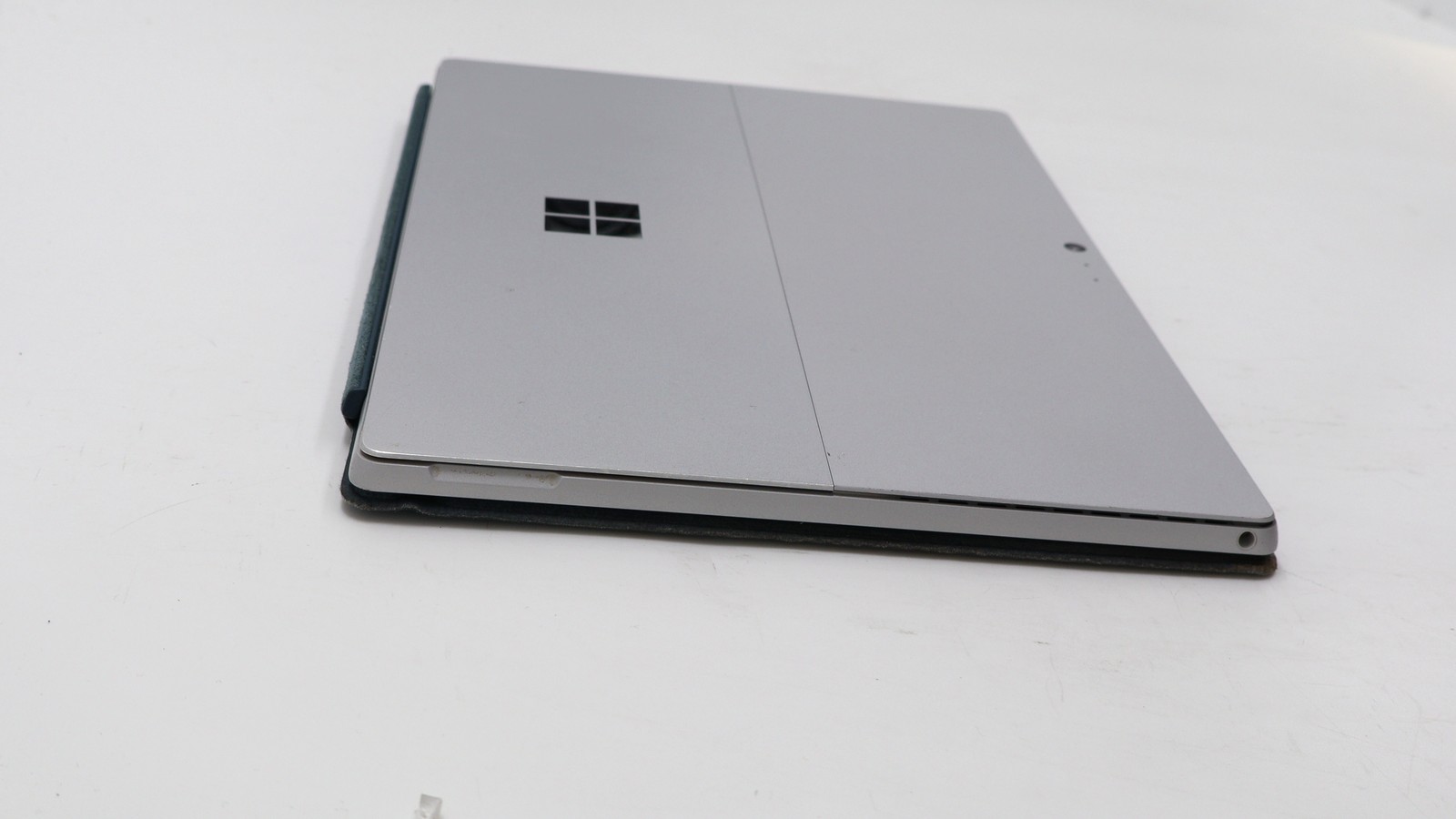 Microsoft Surface Pro 12″ i7-7660u 8GB 256GB – Fair READ DESC