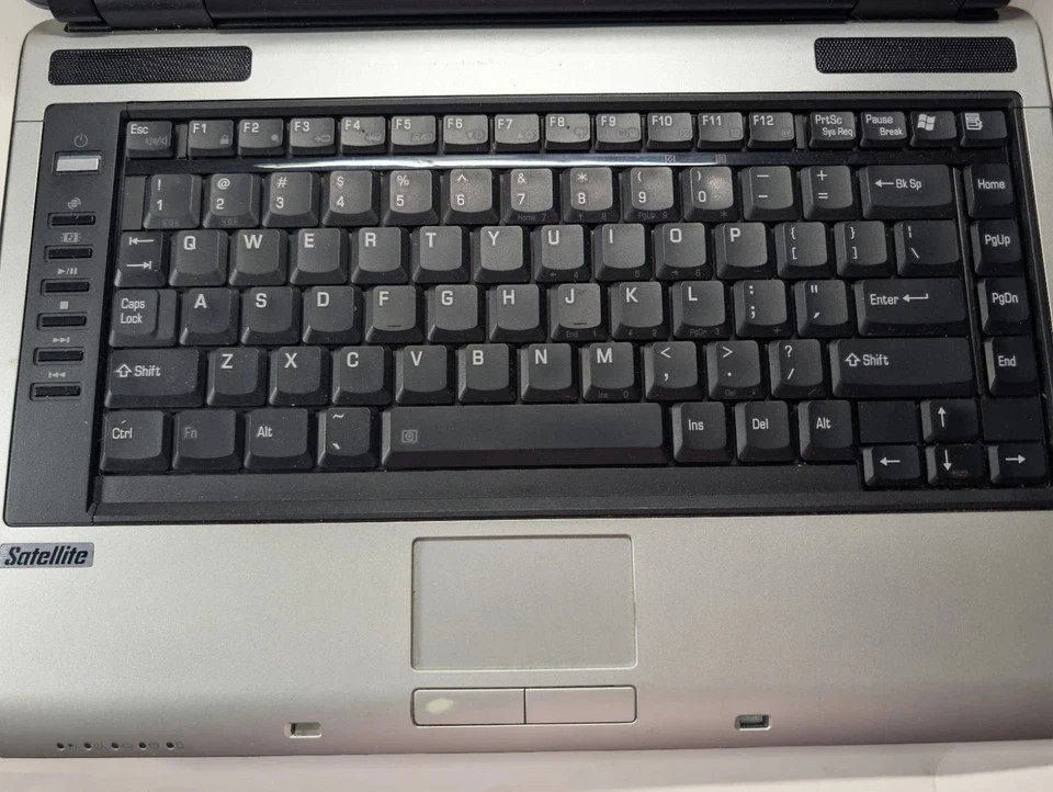TOSHIBA SATELLITE M115-S3094 – 15.6″ Laptop, No Battery Or Power Supply