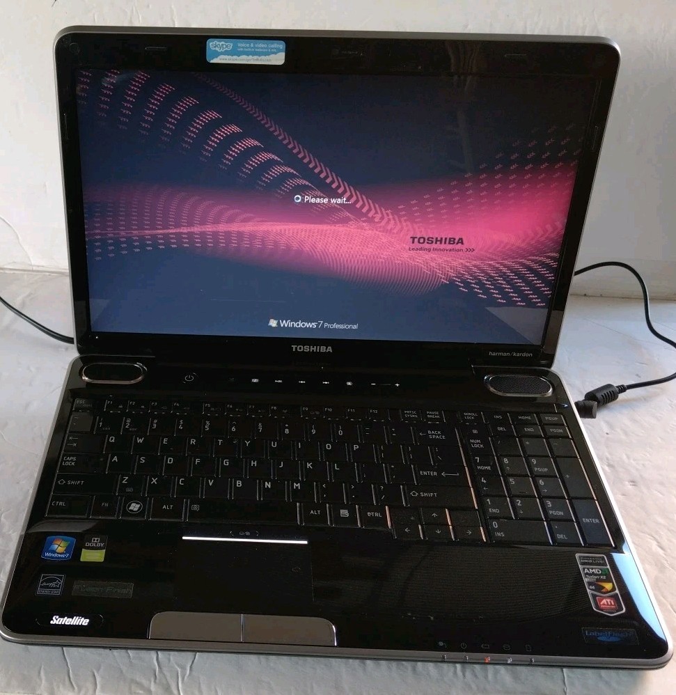 TOSHIBA SATELLITE A505D-S 15.6″ 500GB 8GB AMD Turion X2 Ultra 2.30 GHz Win 7 PRO