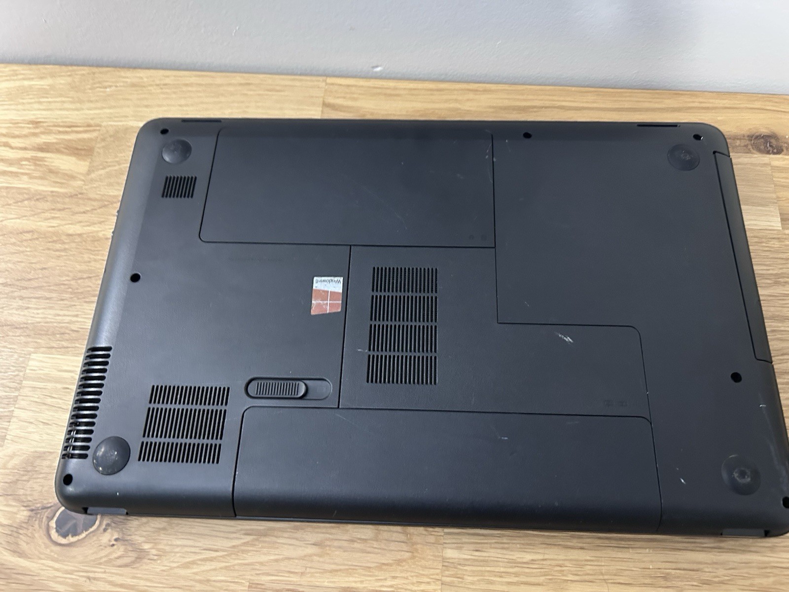 HP 2000 2B19WM NOTEBOOK AMD E 300 4GB RAM Windows 300GB HD