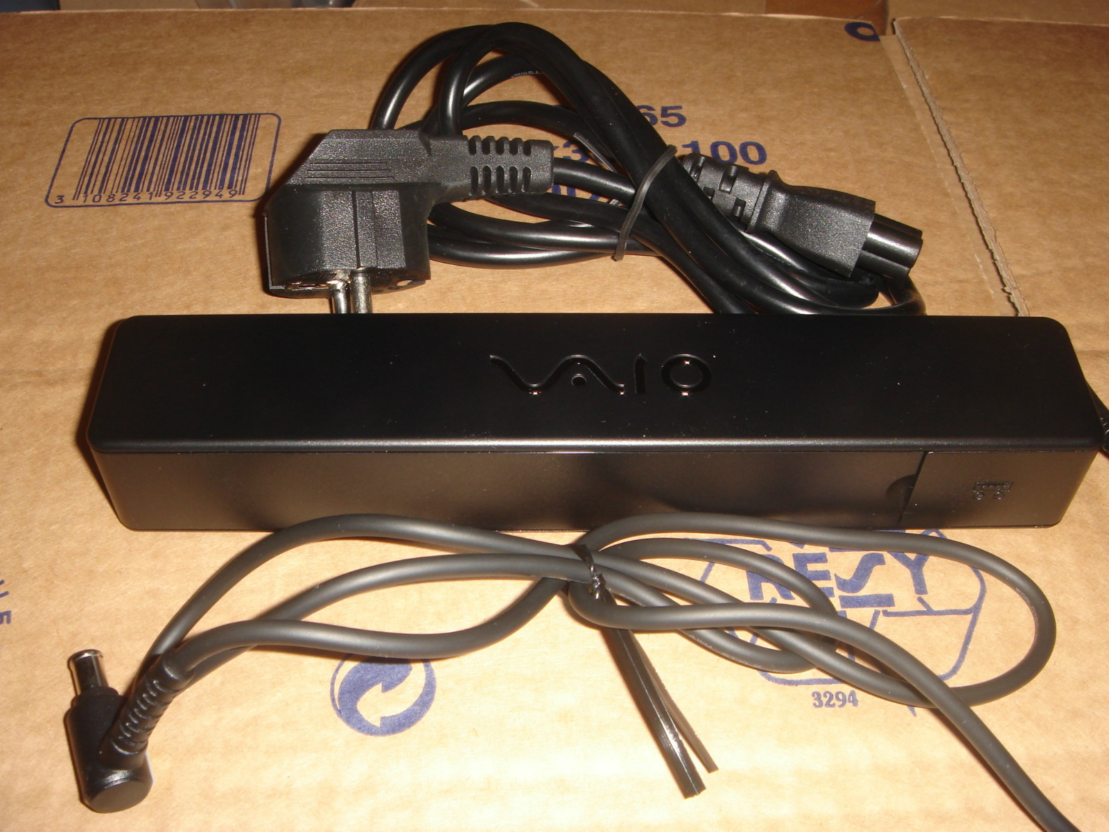 Sony VAIO Power Supply 19.5V 4.7A 90W Genuine New In France
