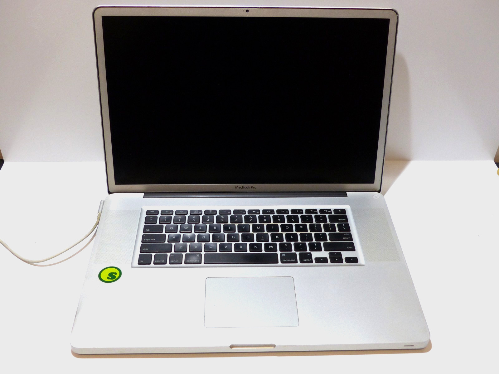 Genuine Apple MacBook Pro 17″ A1297 Mid 2010 i7-620M 2.66GHz 2GB Ram No Power