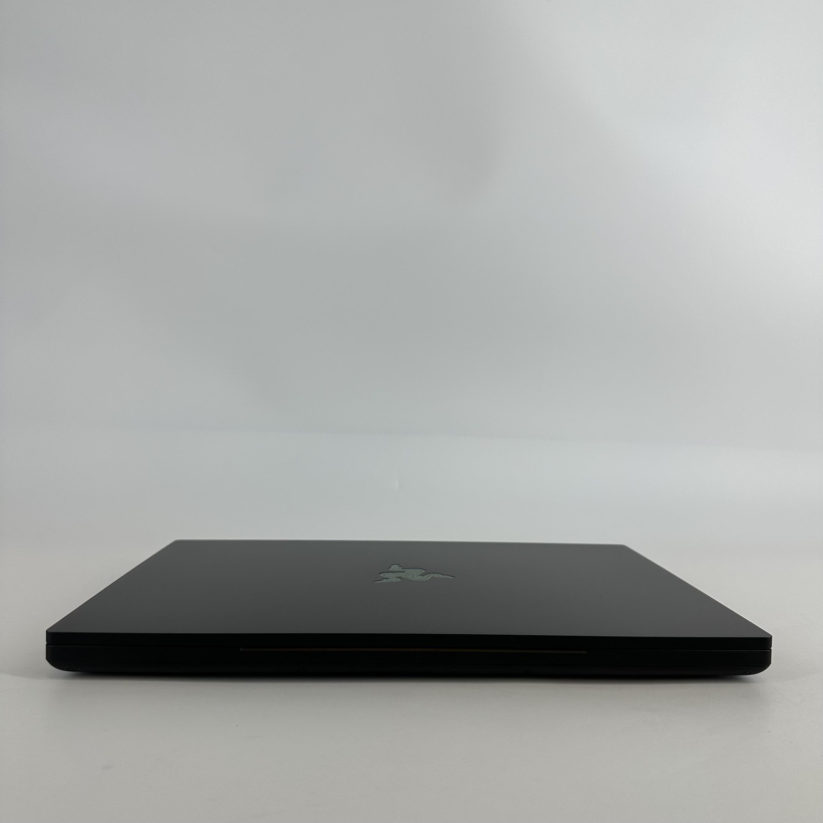 Razer Blade 16 240Hz QHD+ 2.2 GHz i9-13950HX 32GB 2TB/1TB RTX 4080 Excellent