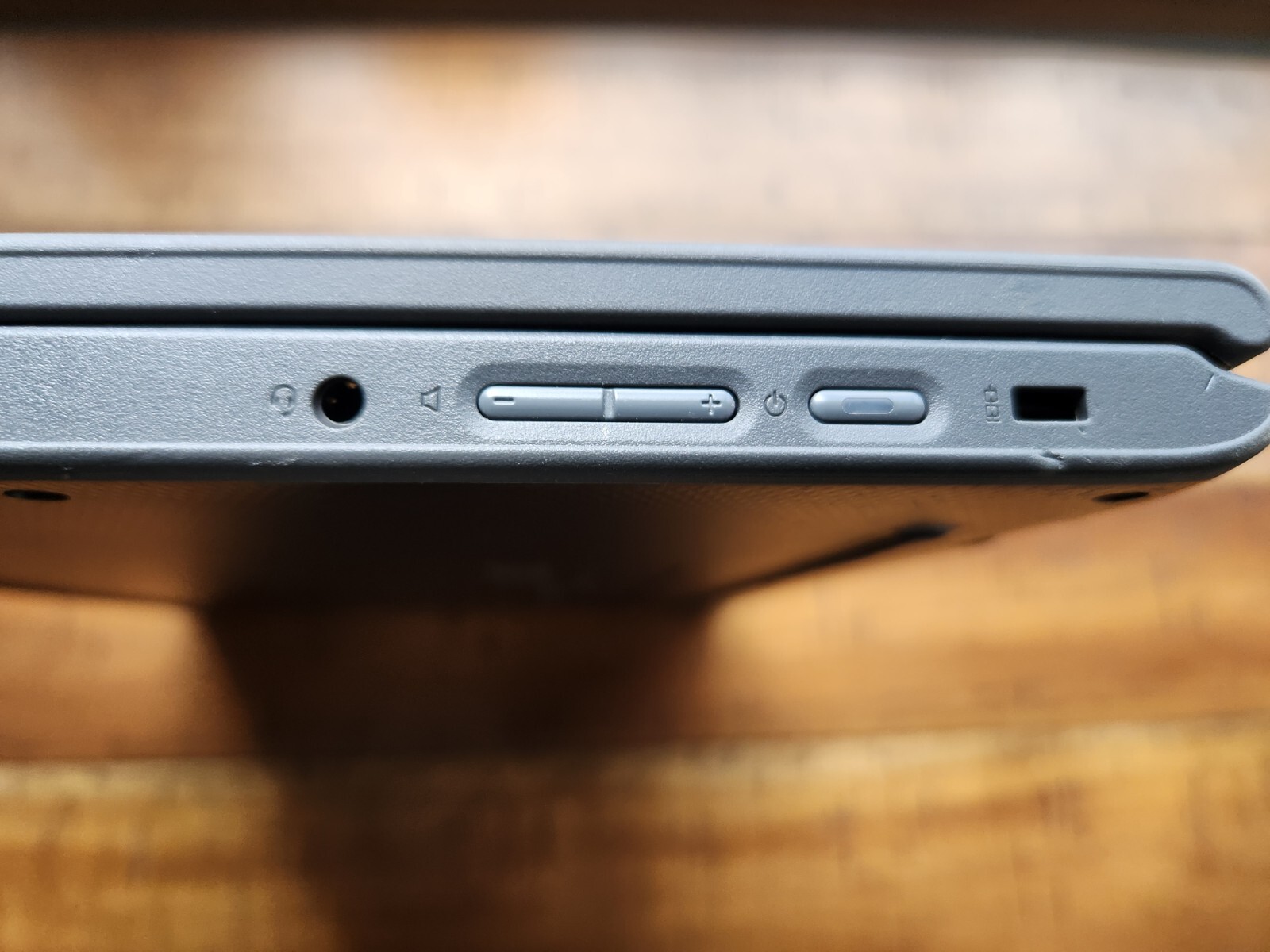 Lenovo 300e Chromebook 2nd Gen 2-in-1 Touch (MTK 8173C CPU – 4GB RAM – 32GB SSD)