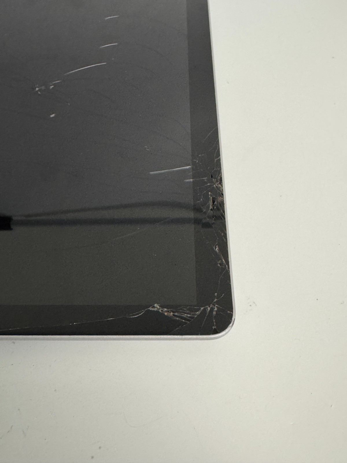 CLEAN IMEI FOR PARTS – Microsoft Surface Go 3 4GB RAM 64GB Platinum – ISSUE READ